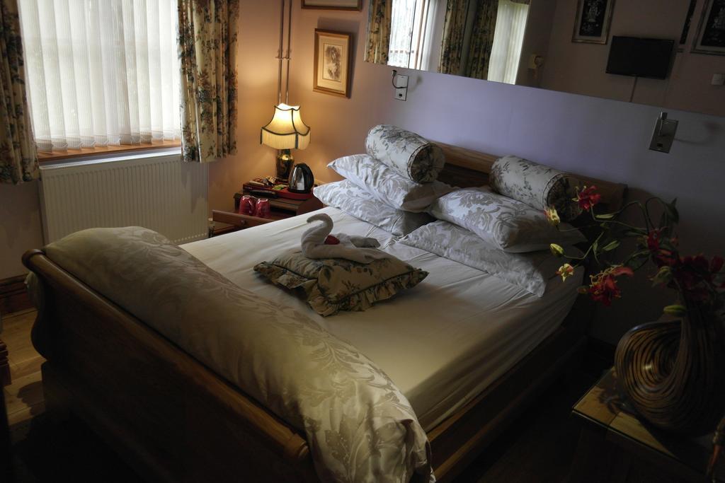 Hotel Little Red Rooster Rest Tenby Habitación foto