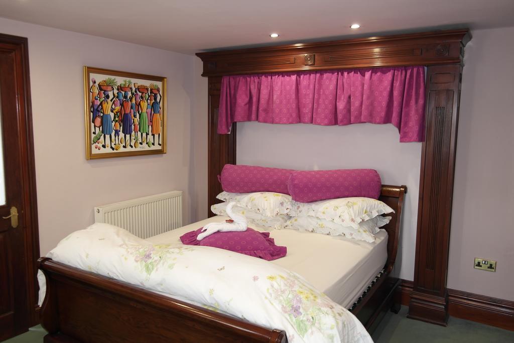 Hotel Little Red Rooster Rest Tenby Habitación foto